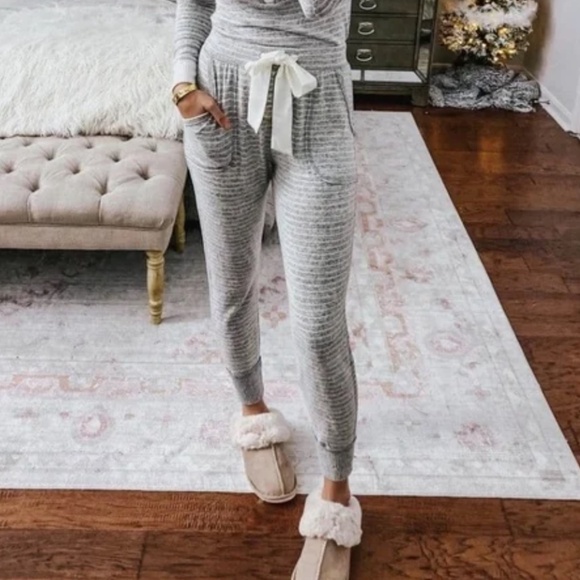 Abercrombie Pajama Pants Sleep PJ Gray White Stripe Jogger Soft Satin Ribbon XS - Picture 2 of 4
